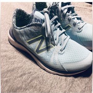 New Balance Blue - W690RG4 Size 8.5 M Women’s Athletic Running Shoe Light Weight